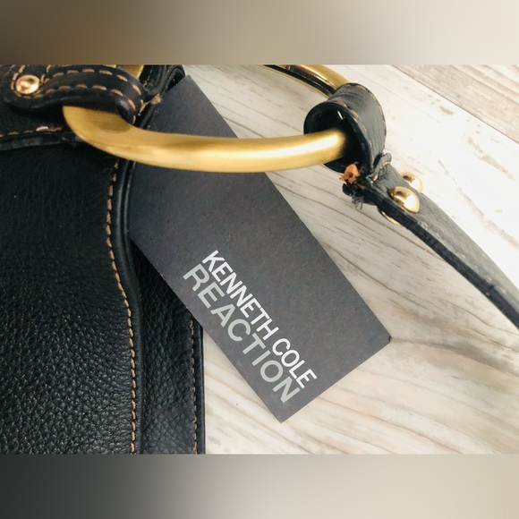 ⭐️5 for $25⭐️Kenneth Cole Reaction Handbag - Black pebble leather - matte gold - Picture 8 of 10